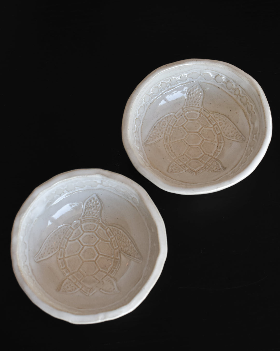 Detailed turtle ceramic ramekin